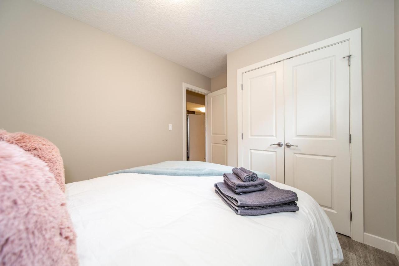 Mountain House Villa Edmonton Esterno foto