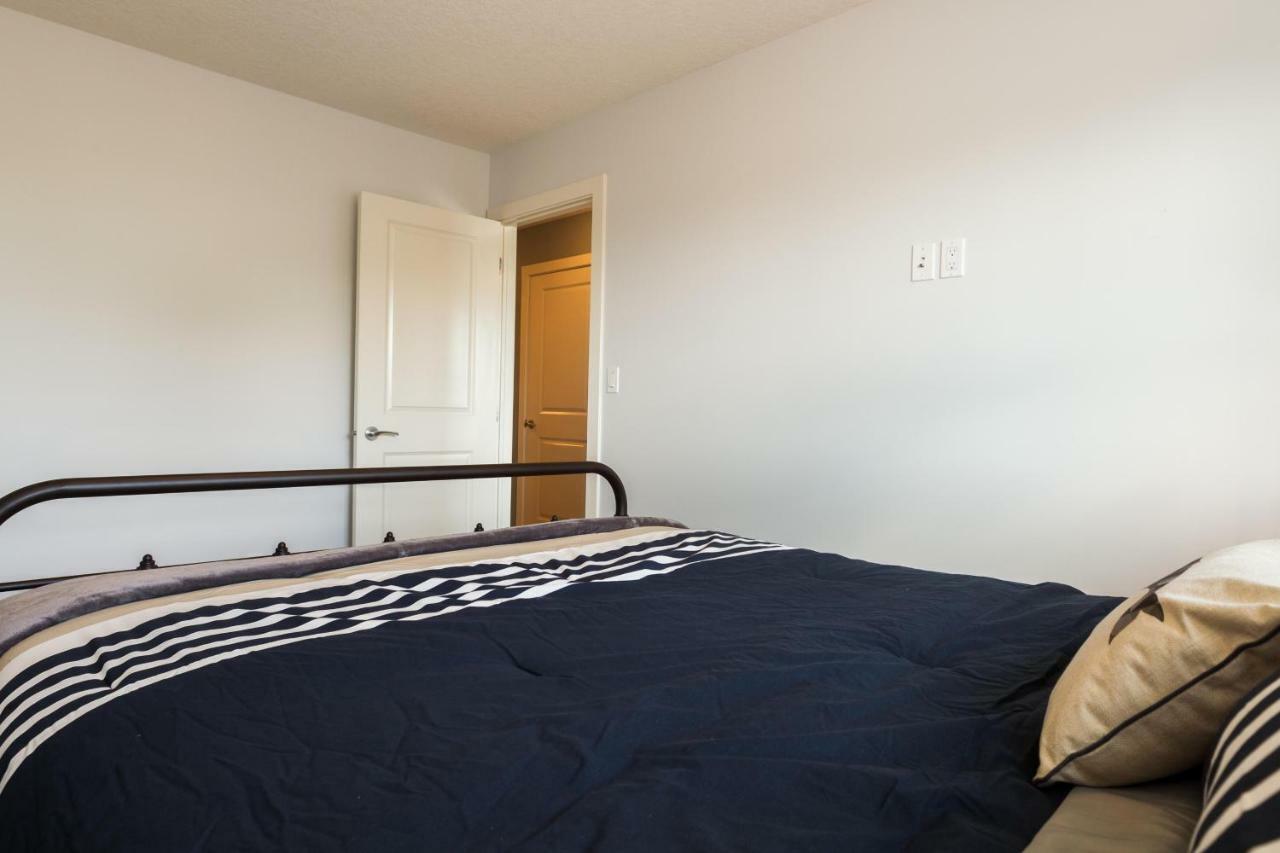 Mountain House Villa Edmonton Esterno foto